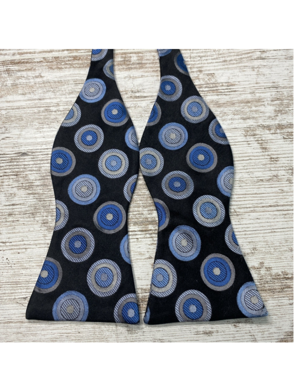 Michael Kors Self Tie Bow Tie Black Blue Gray Geometric Circle Pattern Silk 2.75